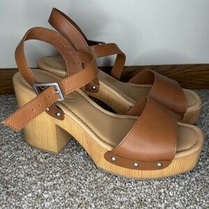 Universal Thread platform chunky heel